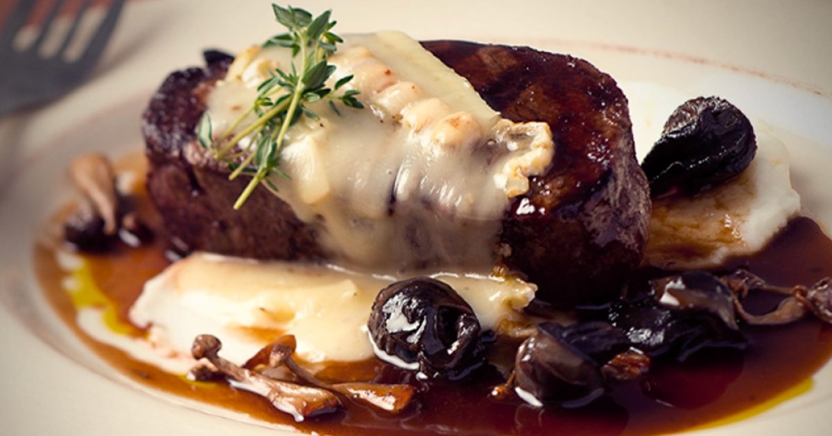 M'LORD Fine Foods - Filet mignon with snails and port sauce